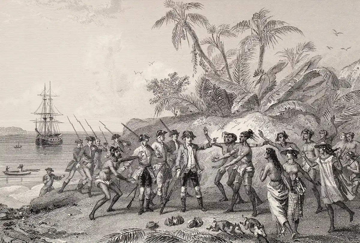 Schwarz-Weiß-Illustration einer Begegnung zwischen europäischen Seeleuten und einheimischen Inselbewohnern am Ufer, mit einem Schiff im Hintergrund.