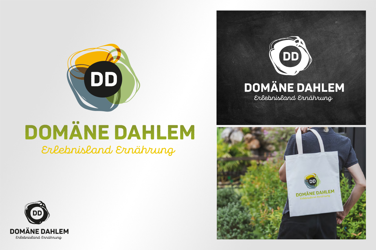 Ein Mann hält stolz eine Einkaufstasche mit dem Logo der Domäne Dahlem und dem deutschen Text, der Erlebnis und Ernährung betont.
